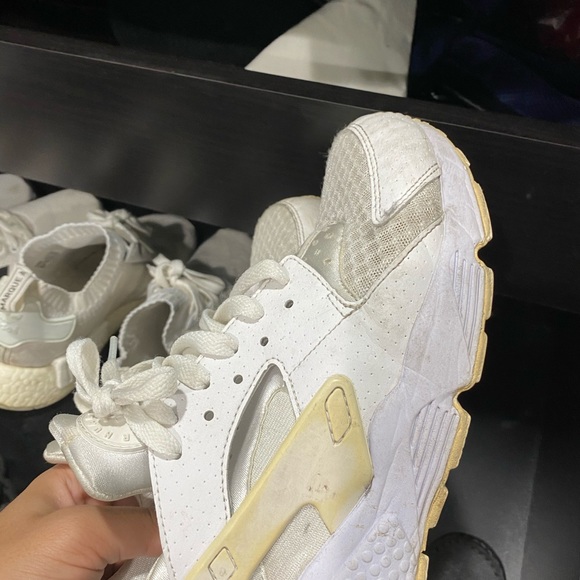 Nike Huaraches - Picture 2 of 5